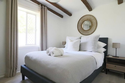 Rustic Chic 200 Metres From CBD - Accommodation 4U 3