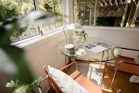 Romantic Garden Cottage With Home Cinema - Accommodation 4U 0