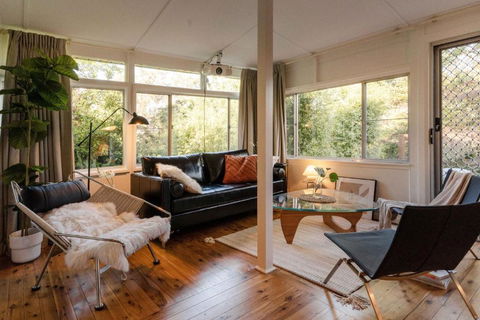 Romantic Garden Cottage With Home Cinema - Accommodation 4U 3