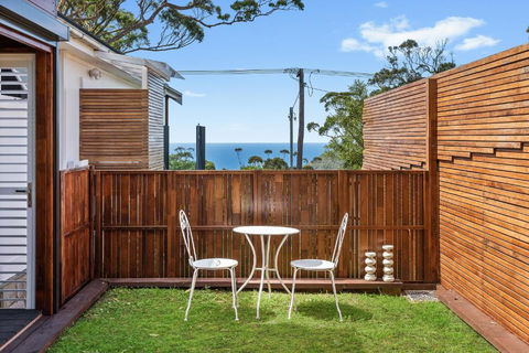 Romanic Garden View 1 Bed Apartment With Ocean Views At Stanwell Tops - Accommodation 4U 3