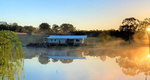 Romantic Lakehouse Set In A Private Vineyard In The Hunter Valley - Accommodation 4U 1