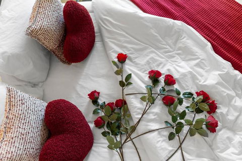 Romantic Retreat With Garden - Accommodation 4U 3