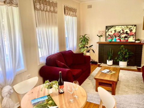 Rose End Cozy Apartment - Accommodation 4U 1