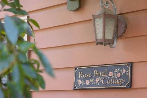 Rose Petal Cottage - Accommodation 4U 1