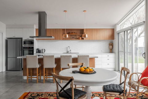 Rose Villa Heritage Home With Parking & WiFi - Accommodation 4U 0