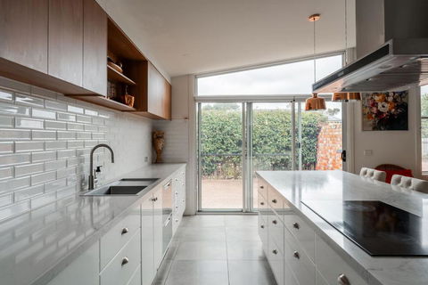 Rose Villa Heritage Home With Parking & WiFi - Accommodation 4U 2