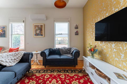 Rose Villa Heritage Home With Parking & WiFi - Accommodation 4U 3