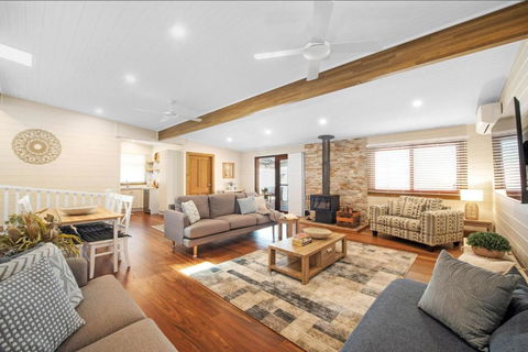 Rosemill Cottage - Mobility Friendly Accommodation Never Looked Better! - Accommodation 4U 1