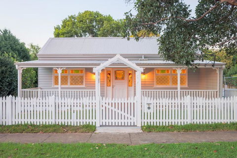 Rosemill Cottage - Mobility Friendly Accommodation Never Looked Better! - Accommodation 4U 3