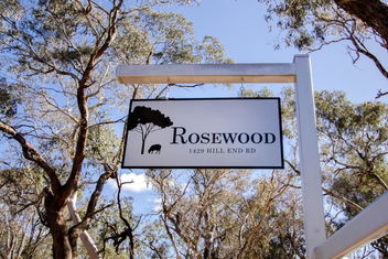 Rosewood Cottage with Accommodation 4U