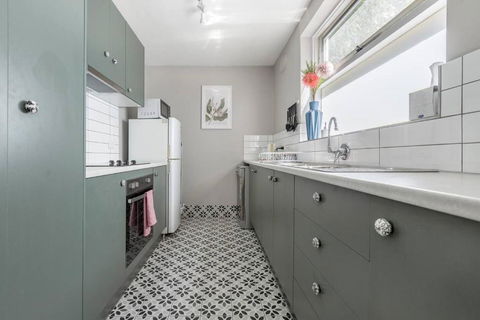 Rosewood Lodge - Cottage Charm Off High Street - Accommodation 4U 1