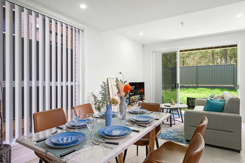 Rousehill 5Br With Pool Near Shopping Centre&Train - Accommodation 4U 1