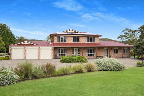 Roxy - A Secluded Luxury Estate Near Berry, Where Serenity Meets Family Comfort - Accommodation 4U 1