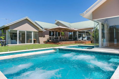 Royadie Resort - Pool Spa Tennis 500m To Beach - Accommodation 4U 0