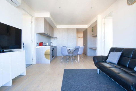 Rundle Retreat - 2BR Apartment With Stunning Views - Accommodation 4U 3