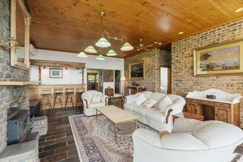 Rustic Cottage - Accommodation 4U 1