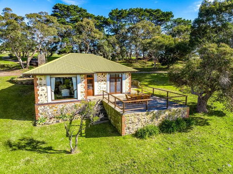 Rustic Cottage - Accommodation 4U 0