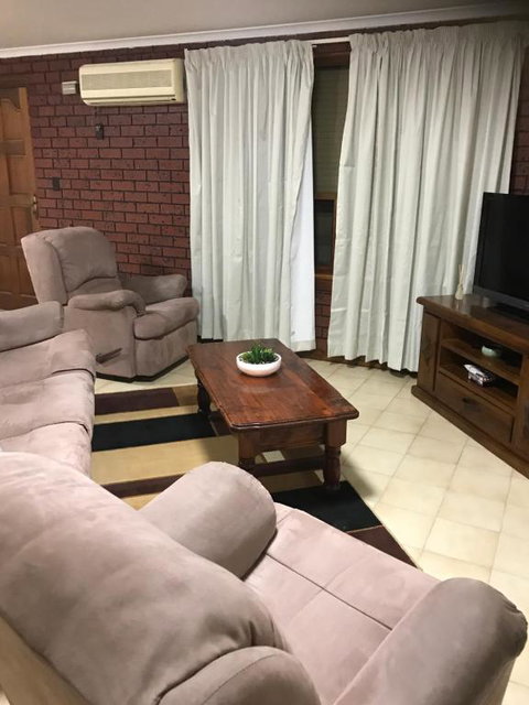 SA House - Accommodation 4U 3