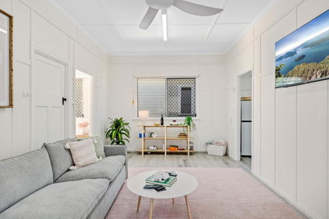 Sage Cottage! CBD Perfection! - Accommodation 4U 0
