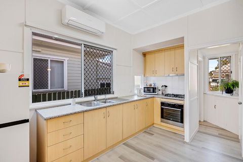Sage Cottage! CBD Perfection! - Accommodation 4U 1