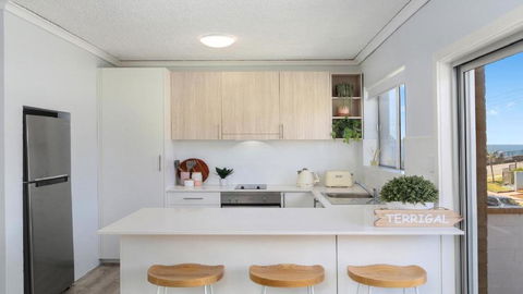 Salt Life Short Walk To Beach, Shops Cafes Accom Holidays - Accommodation 4U 1