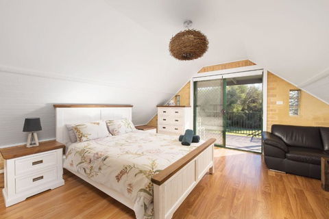 Salt Wood Cabin Style Retreat - Accommodation 4U 2