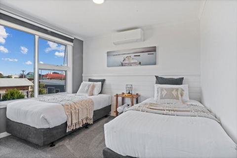 SALTAIR Beach House Right In Town - Accommodation 4U 2