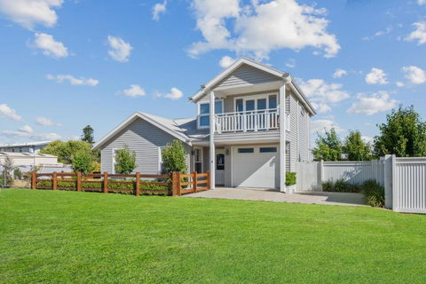 SALTAIR Beach House Right In Town - Accommodation 4U 0