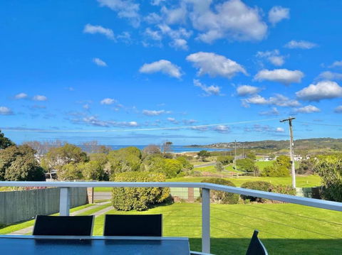 Saltwater Haven - Pets Welcome. Wifi. Amazing View - Accommodation 4U 0