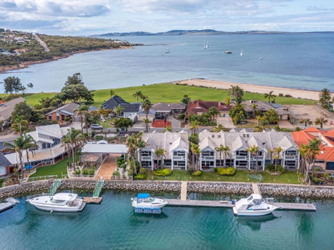 Salty Views - Accommodation 4U 1