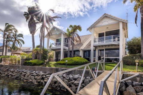 Salty Views - Accommodation 4U 0