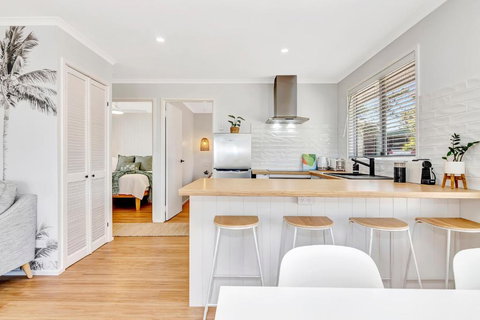 Sanbis Cabin - Hidden Boutique Retreat, Sea Views - Accommodation 4U 3