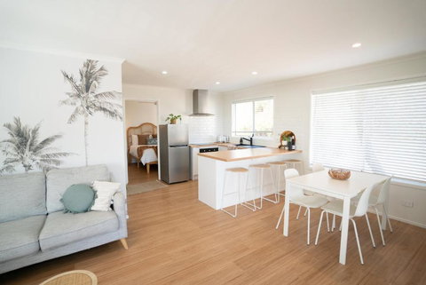 Sanbis Cabin - Hidden Boutique Retreat, Sea Views - Accommodation 4U 2