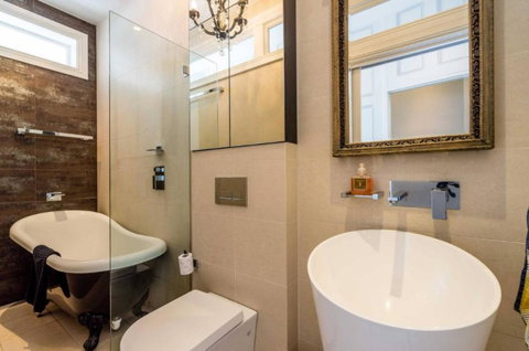 Sanctuary At The Rocks - Accommodation 4U 3