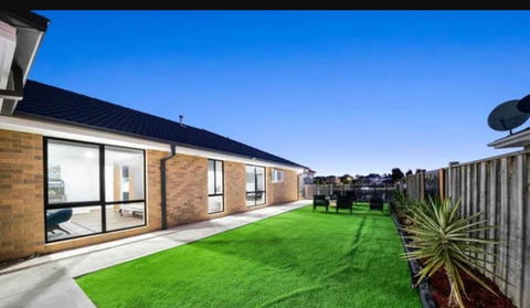 Sanctuary Lakes Holiday House - Accommodation 4U 1