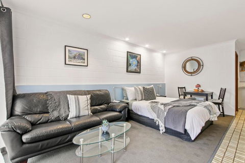 Sandbar Motel - Accommodation 4U 0