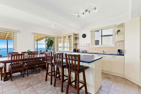 Sandbar On Moreton 5 Bedroom - Accommodation 4U 3