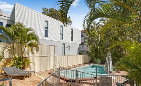 Sanderling Miami - Hosted By Burleigh Letting - Accommodation 4U 1