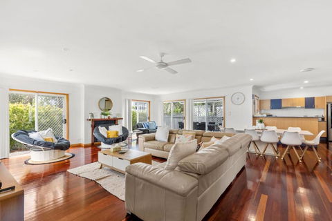 Sandlewood Breeze - Pet Friendly - Community Pool - Accommodation 4U 2
