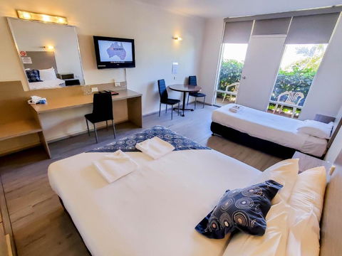 Sandors Motor Inn - Accommodation 4U 3