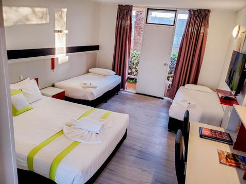 Sandors Motor Inn - Accommodation 4U 2