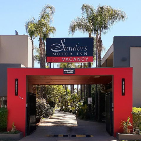 Sandors Motor Inn - Accommodation 4U 0