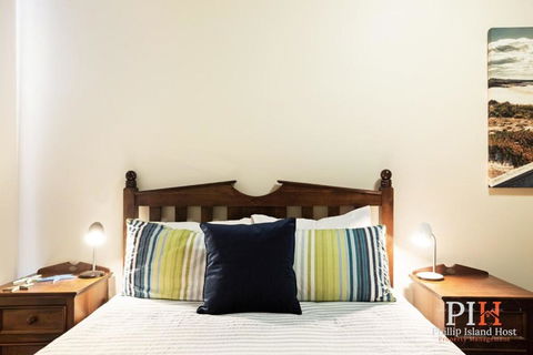 Sandy Bay Getaway W Spa 4 Bdr - Accommodation 4U 2