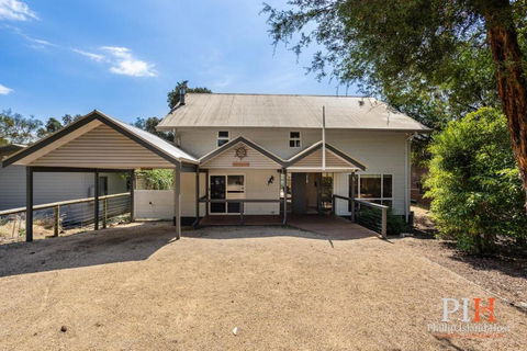 Sandy Bay Getaway W Spa 4 Bdr - Accommodation 4U 3