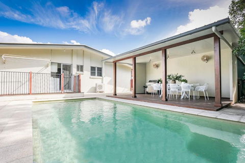 Sandy Burrows - Accommodation 4U 1