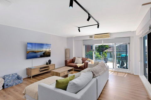 Sandy Cove Apartment The Entrance 8 - Accommodation 4U 1