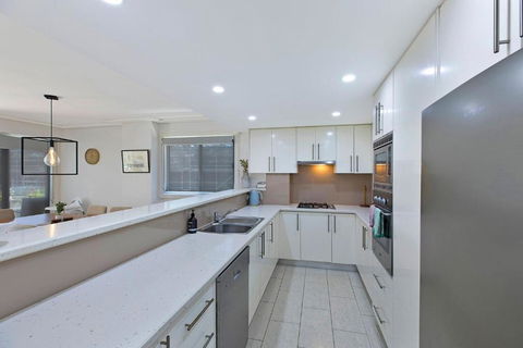 Sandy Cove Apartment The Entrance 8 - Accommodation 4U 3