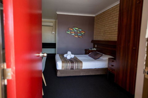 Sarina Motor Inn - Accommodation 4U 3