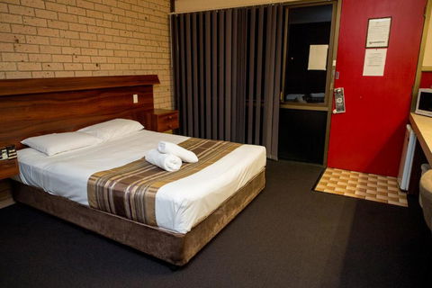 Sarina Motor Inn - Accommodation 4U 1