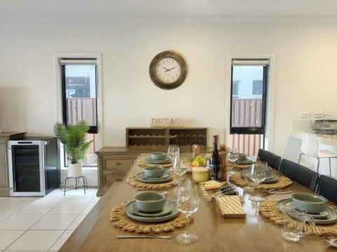 Scenic 5 Bed Riverview Classic And Relaxing Escape - Accommodation 4U 2